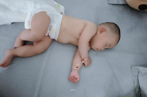 松滋4个月宝宝特点